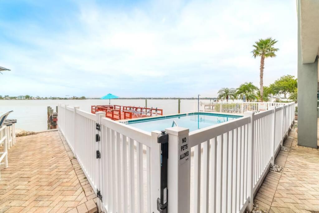 Appartamento 102-Tiny Treasure-Waterfront With Heated Pool St. Pete Beach Esterno foto