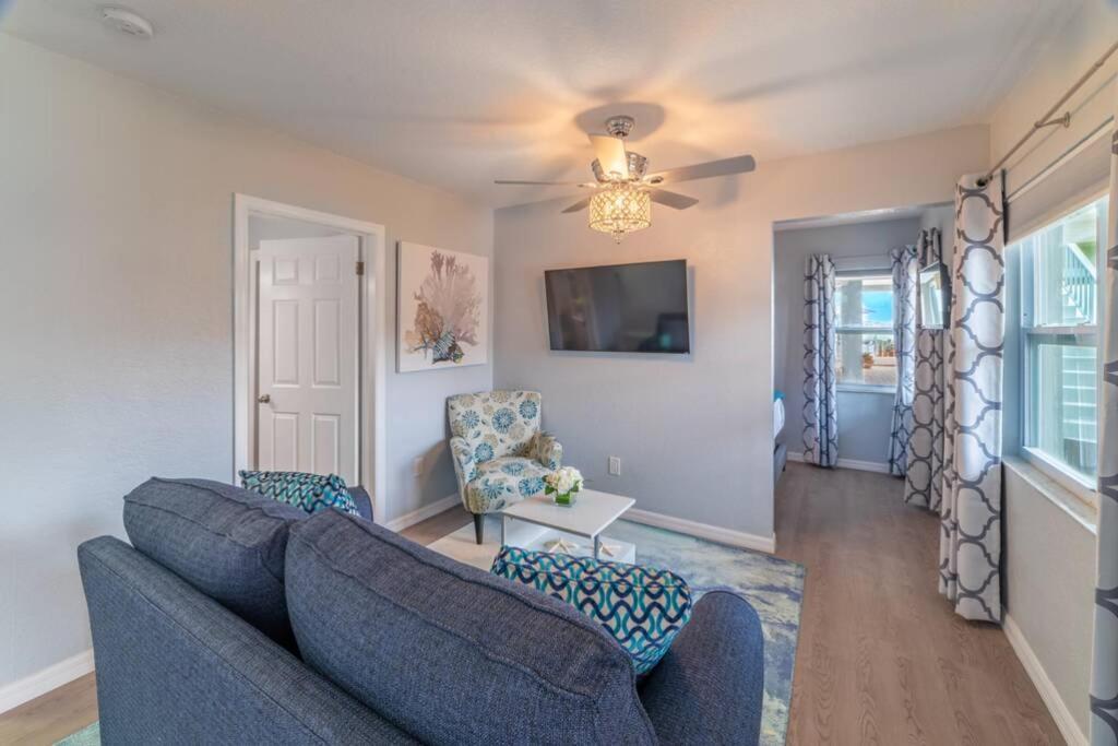 Appartamento 102-Tiny Treasure-Waterfront With Heated Pool St. Pete Beach Esterno foto