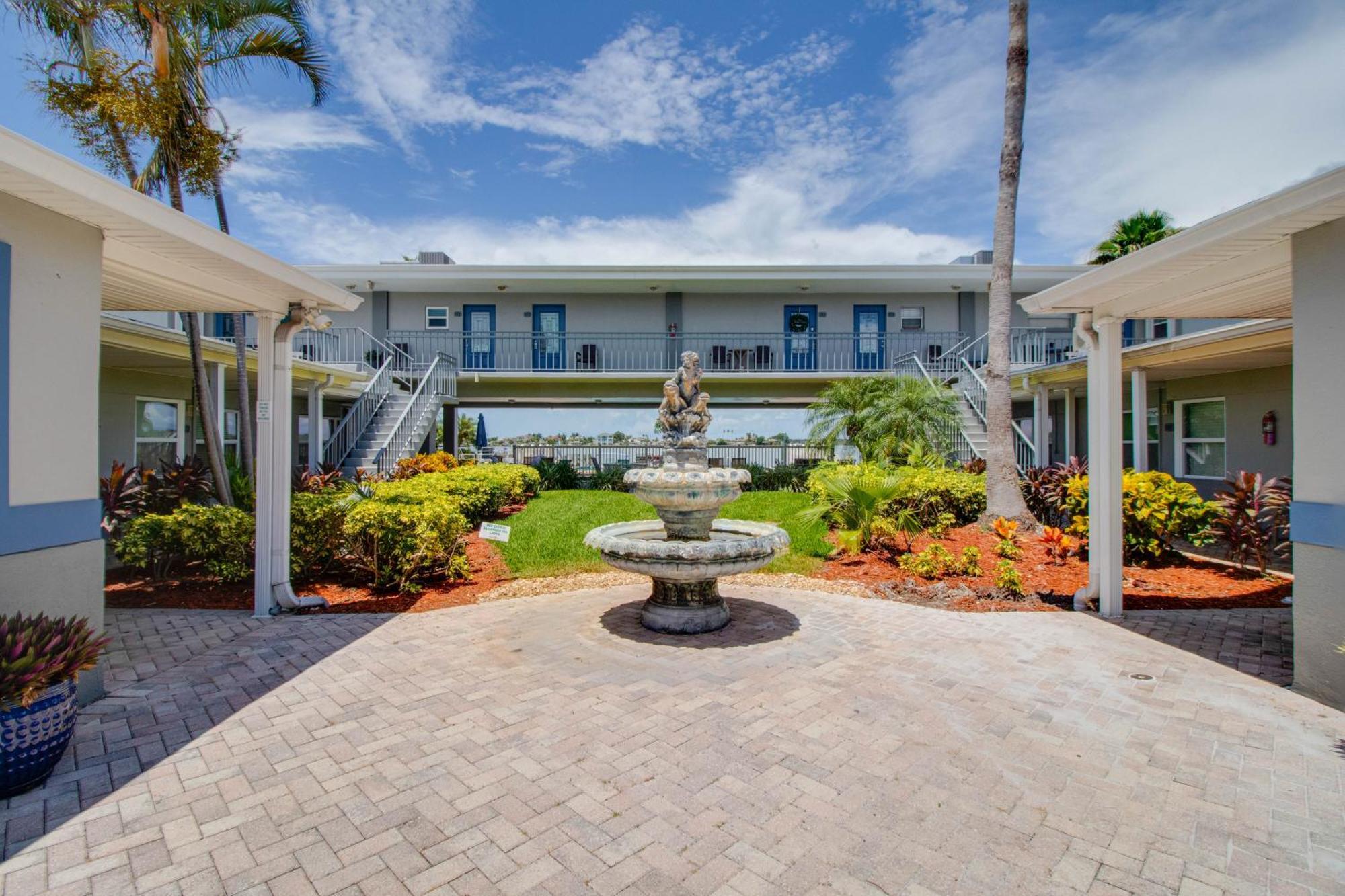 Appartamento 102-Tiny Treasure-Waterfront With Heated Pool St. Pete Beach Esterno foto