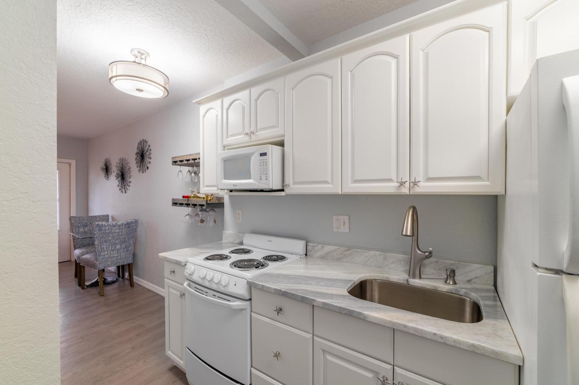 Appartamento 102-Tiny Treasure-Waterfront With Heated Pool St. Pete Beach Esterno foto